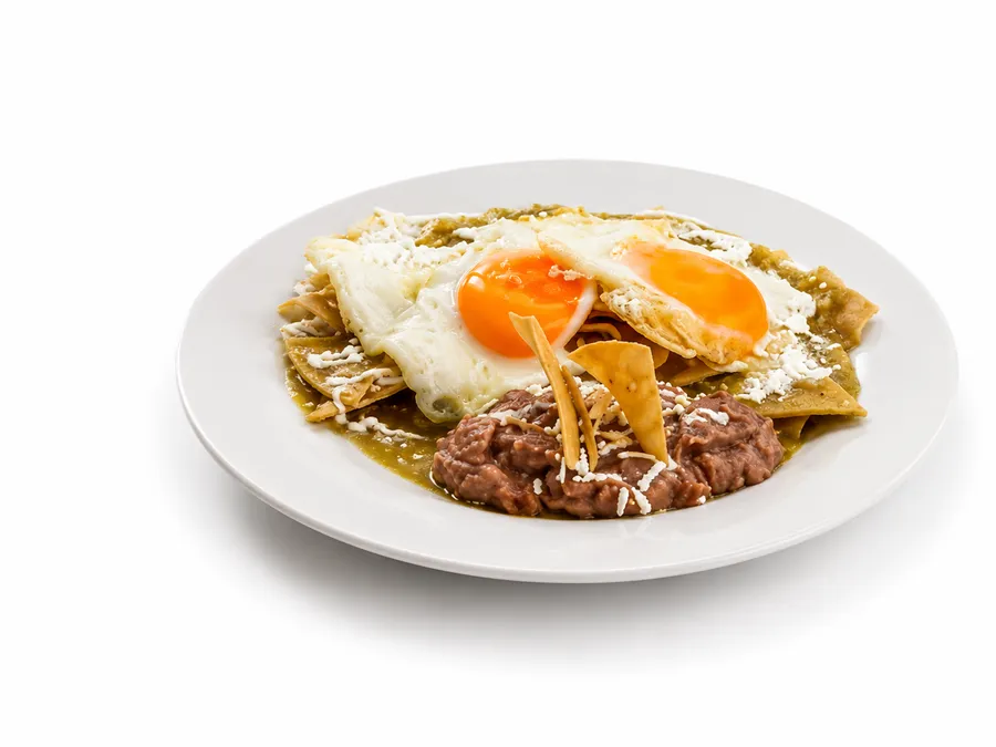 Chilaquiles — Verdes, rojos o divorciados.